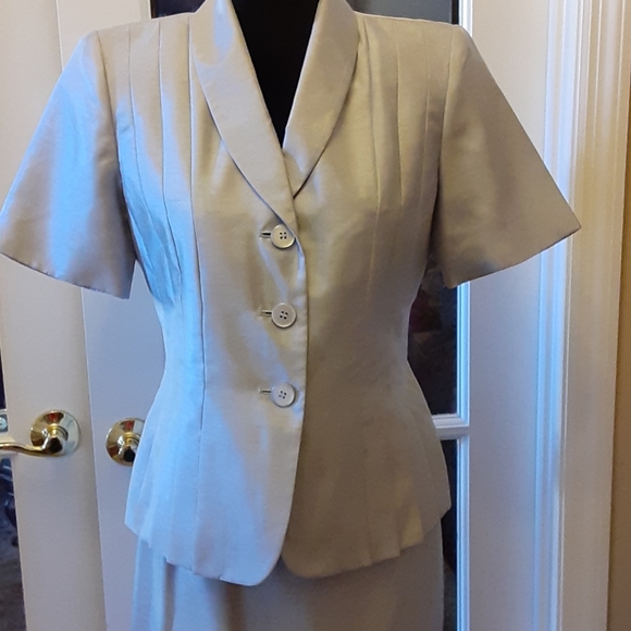 Le Suit 2 piece gray short sleeve skirt & jacket suit fully lined size 6…EUC - Picture 2 of 9